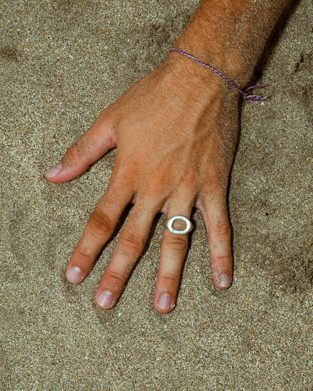 HOLLOW RING