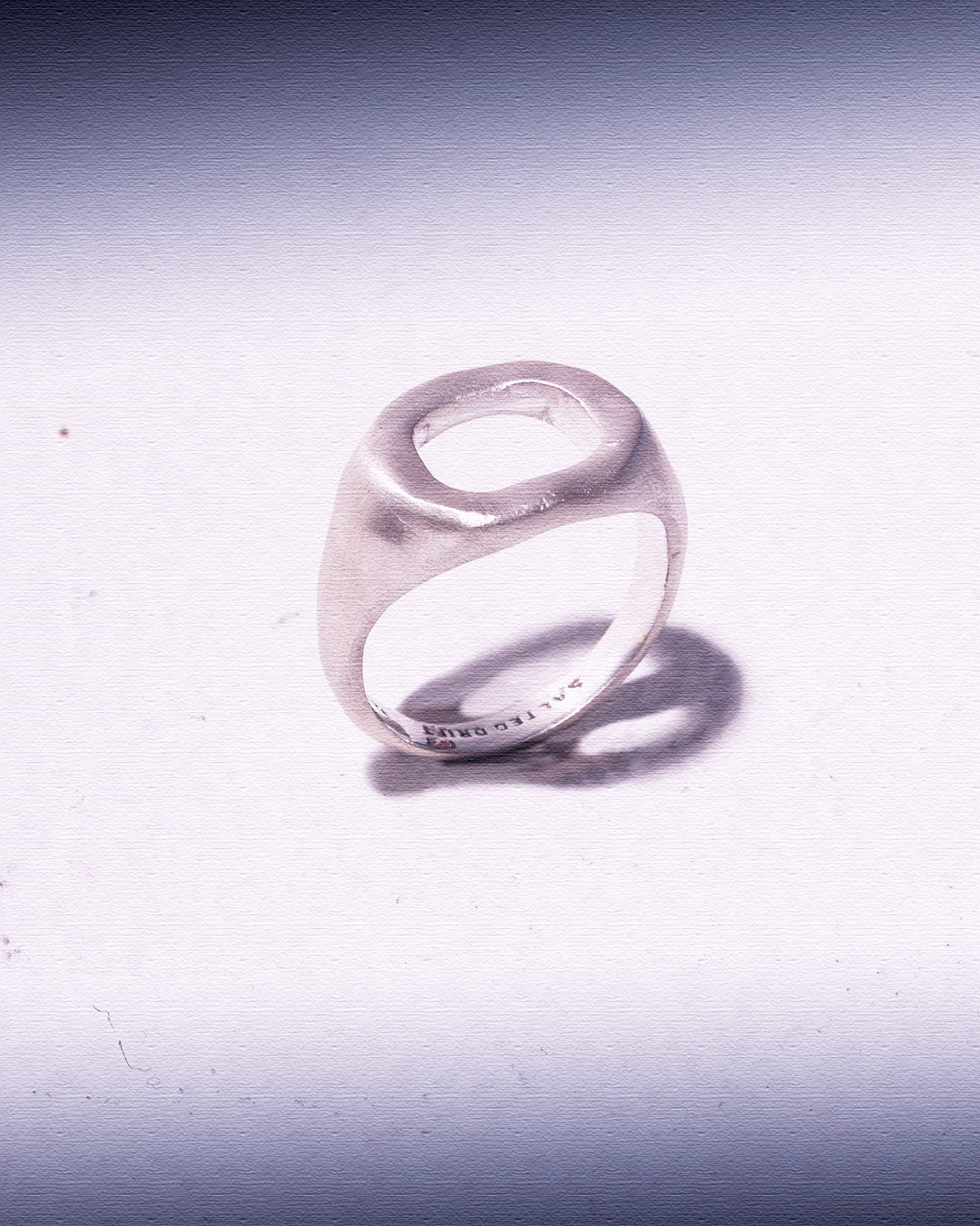HOLLOW RING